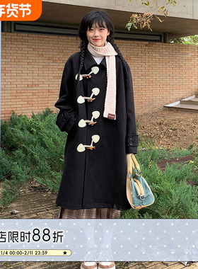 BETWEENAND不吞冬设计感斜门襟黑色外套牛角扣学院派秋冬呢大衣女