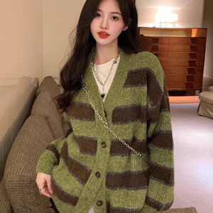 绿色条纹毛衣外套女秋冬大码女装宽松慵懒风设计感针织开衫上衣潮