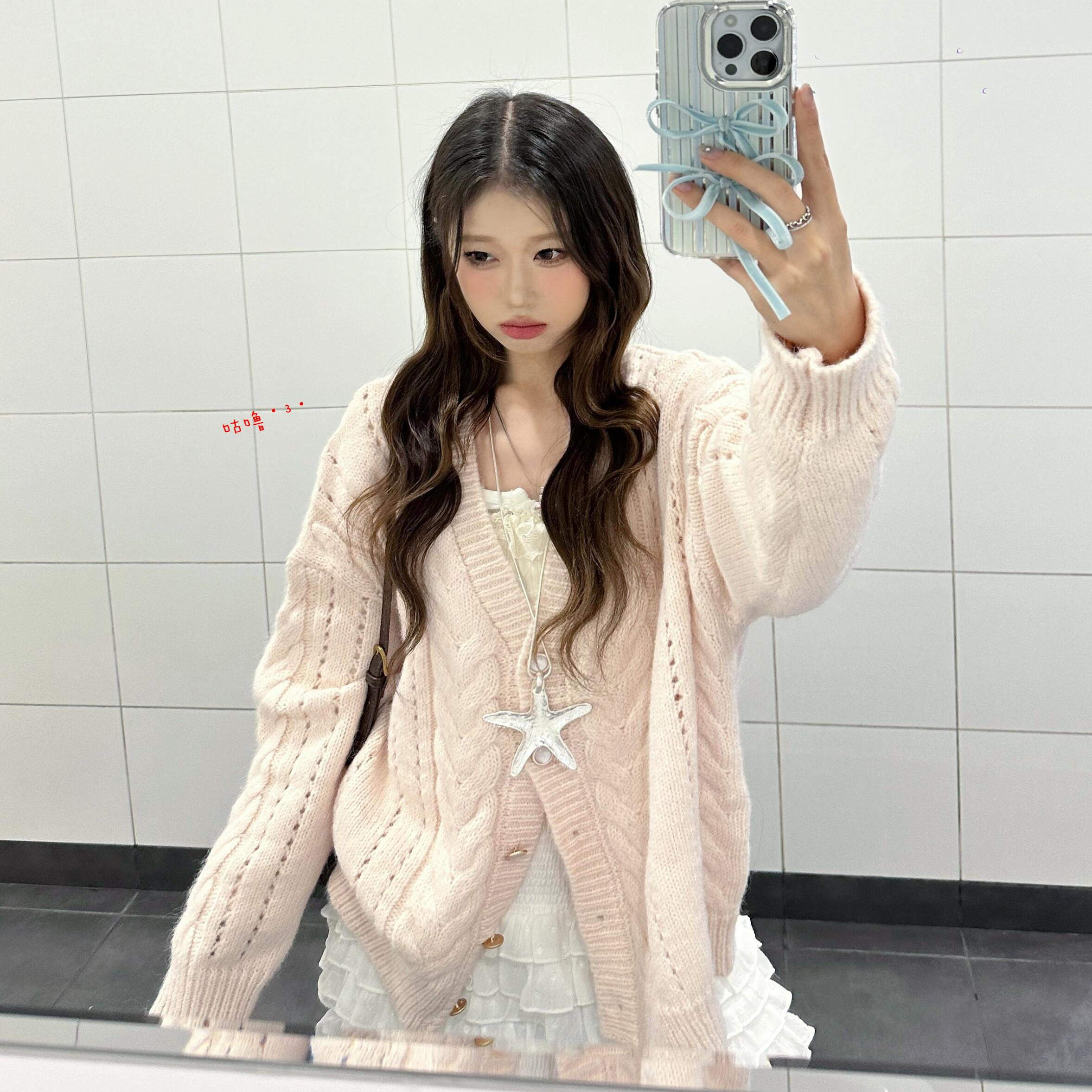 桃粉色温柔甜美针织开衫女春秋冬短款V领减龄落肩宽松毛衣外套
