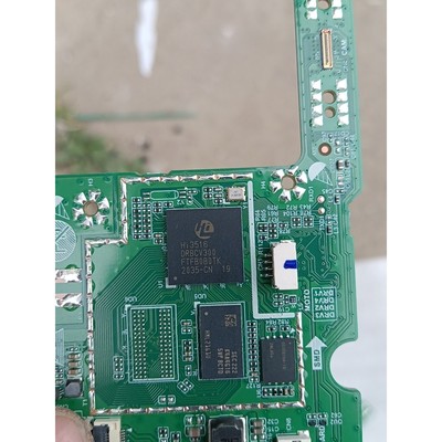 HI3516DRBCV300上面还有一个内存一共七片一咨询维修