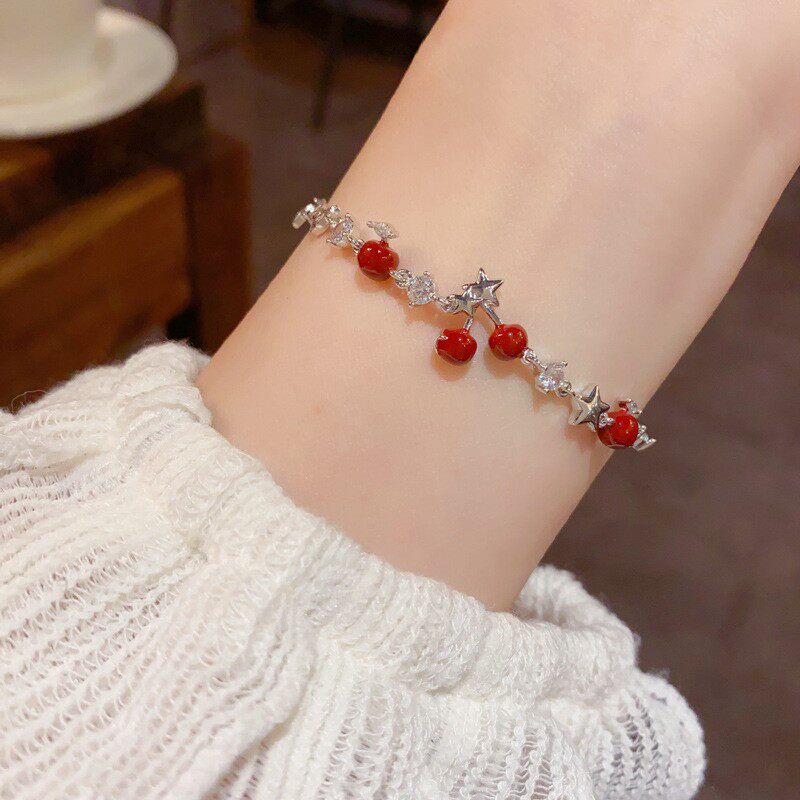 法式轻奢百搭锆石英文红色樱桃手链女气质时尚简约高级感手镯礼物
