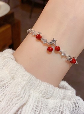 法式轻奢百搭锆石英文红色樱桃手链女气质时尚简约高级感手镯礼物