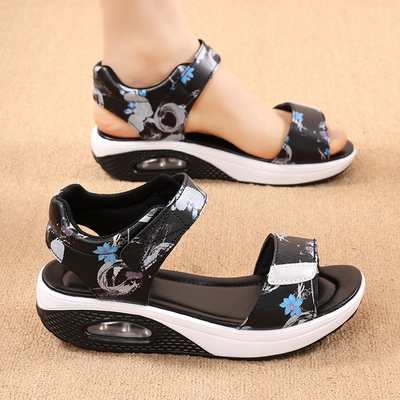 凉鞋女轻便软底不累脚休闲百搭女士运动凉鞋防滑外穿中年妈妈凉鞋