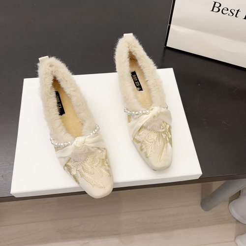 国风刺绣秋冬季加绒保暖毛毛单鞋