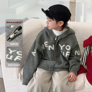 中大男童毛衣2025秋冬新款儿童连帽保暖针织衫拉链开衫花灰色外穿