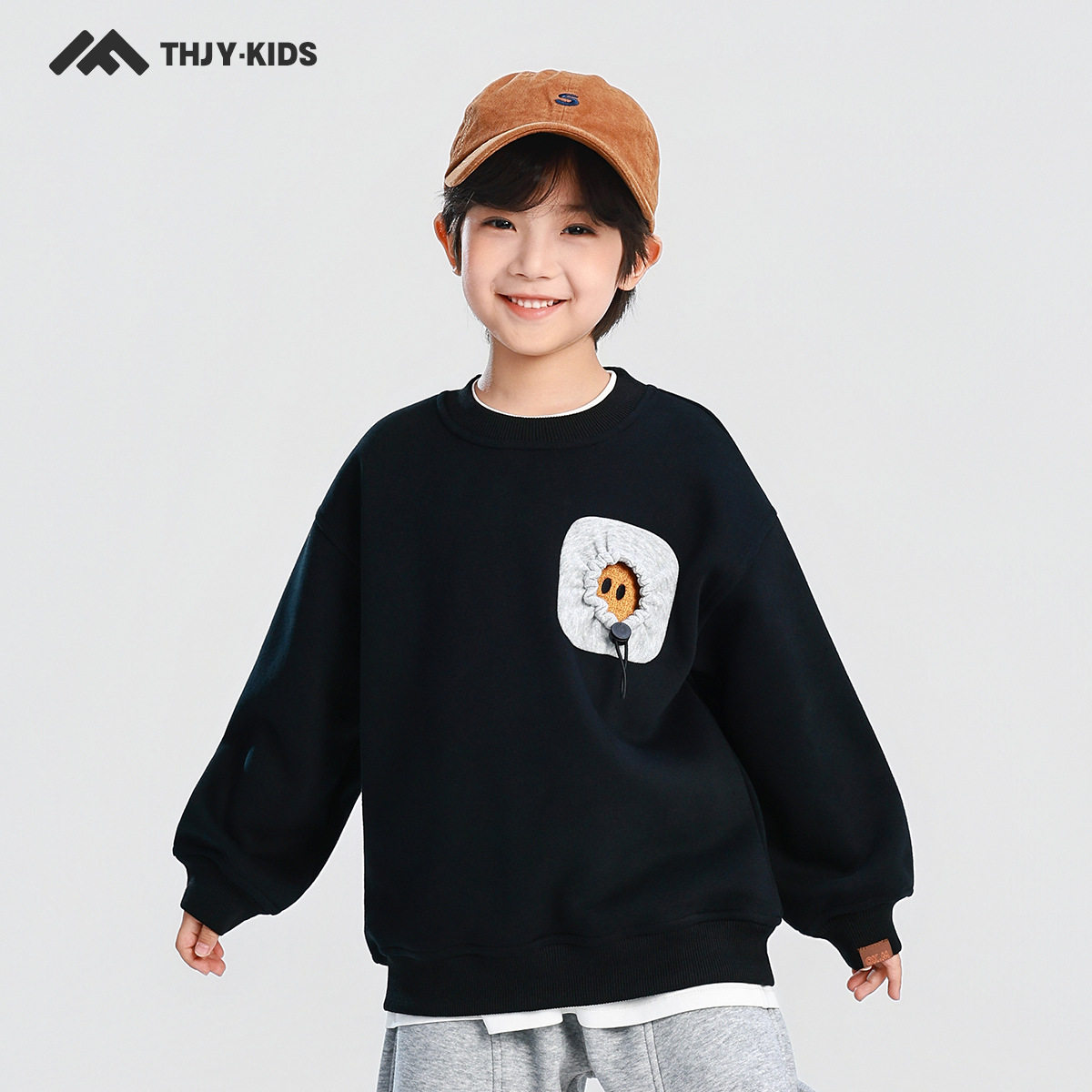 男童加绒卫衣口袋卡通2025秋冬新款儿童男孩圆领上衣套头衫黑色潮