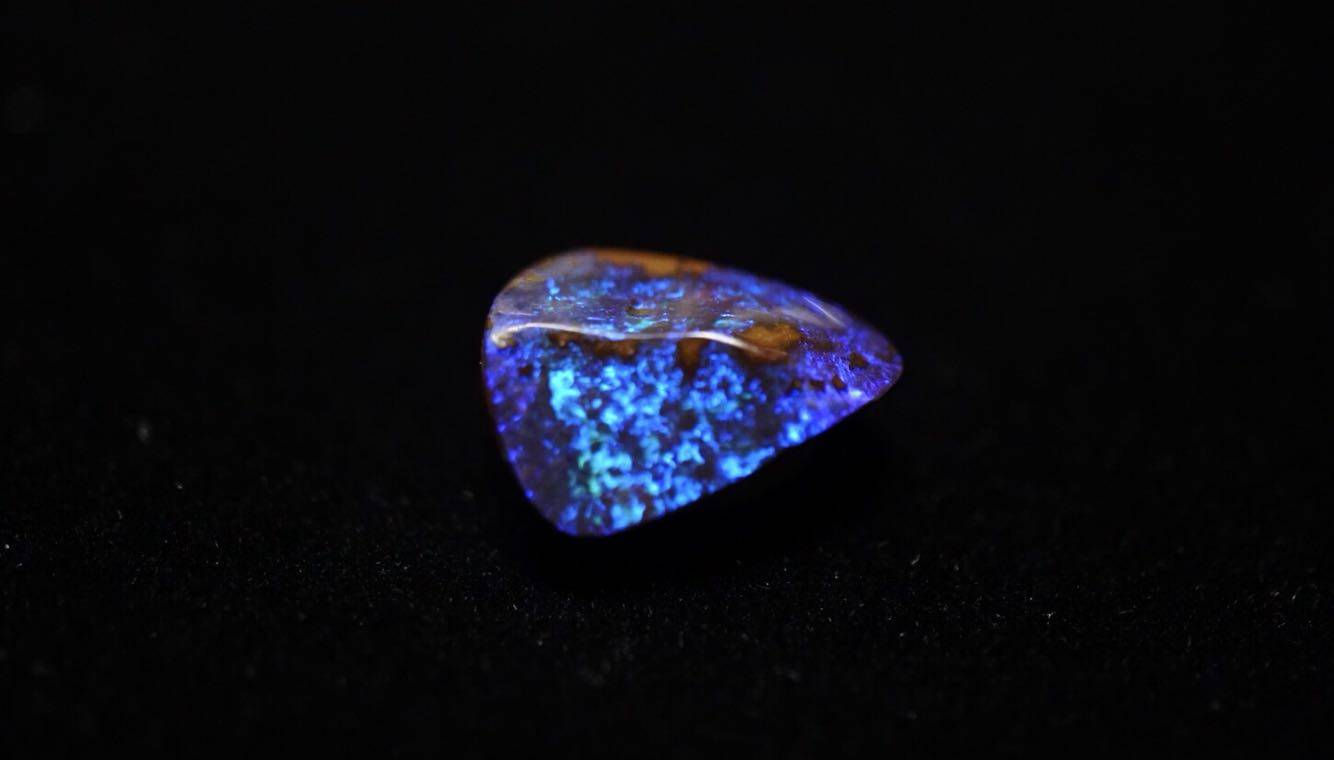 精品澳洲天然铁欧泊裸石