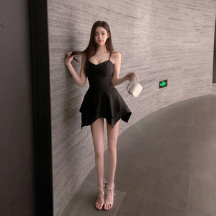 若语定制 留学娇娇女 不规则荷叶边V领修身连衣裙短款吊带毛呢裙