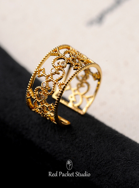 红口袋法式宫廷镂空雕花镶钻戒指