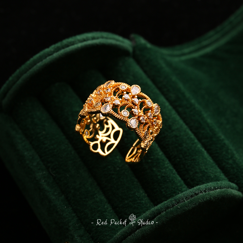 红口袋宫廷风镂空蕾丝开口戒指