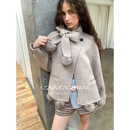 CZ ZHANG 2025冬款纯手工羊毛双面尼毛呢外套女少女感毛球围脖女