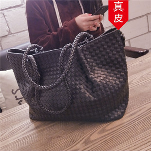 香港潮牌包包女通勤大容量手提包2023新款真皮编织女包单肩包大包