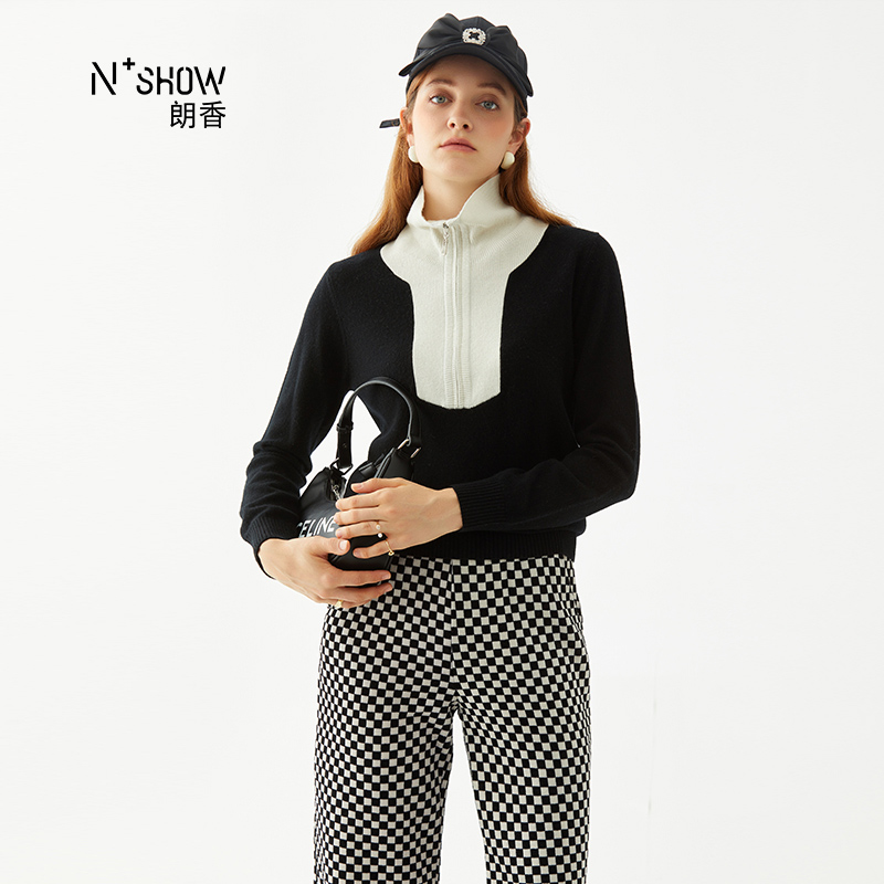 朗香黑白拼接装饰立领羊毛衫