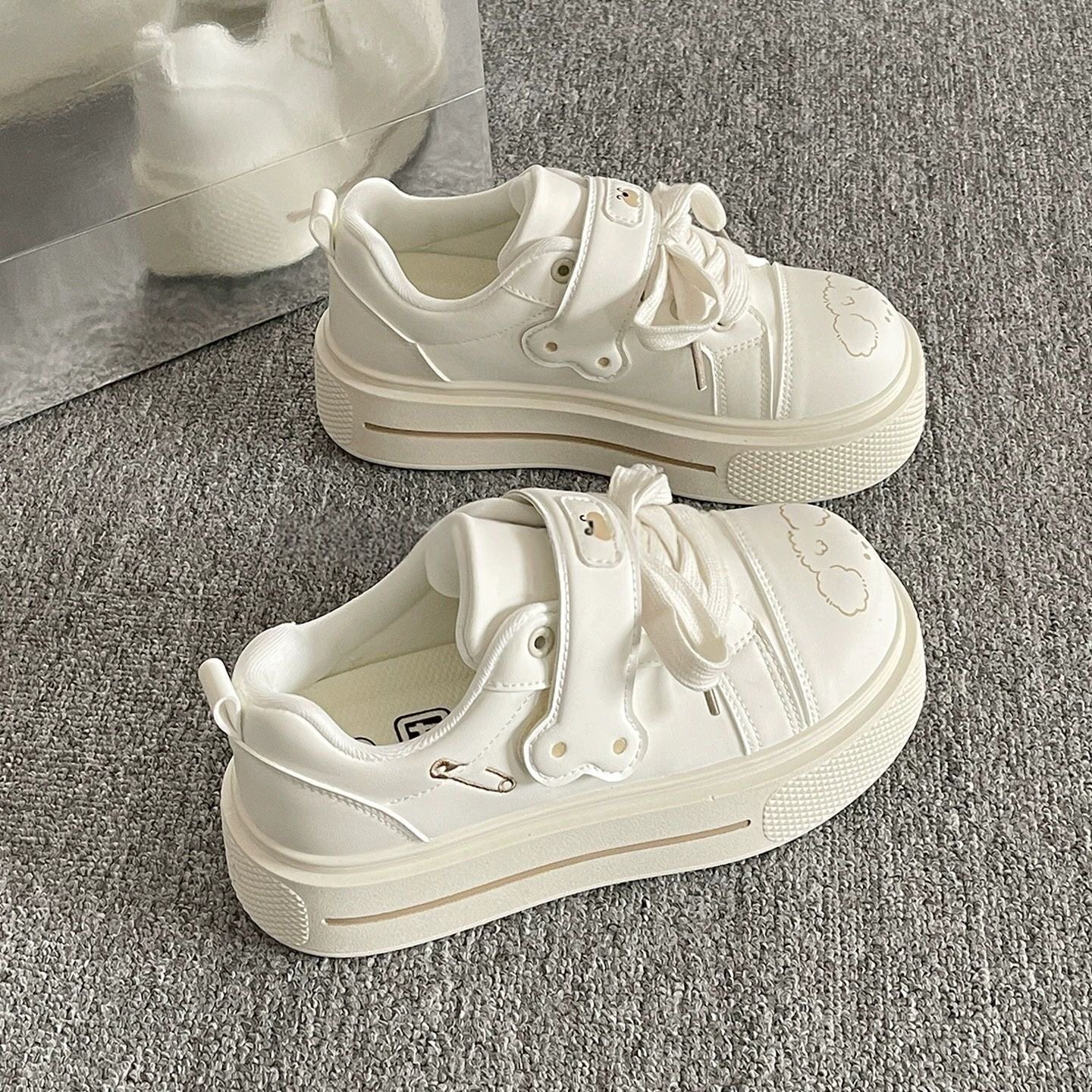 厚底增高小白鞋女鞋2026春季新款魔术贴板鞋子可爱小狗百搭面包鞋