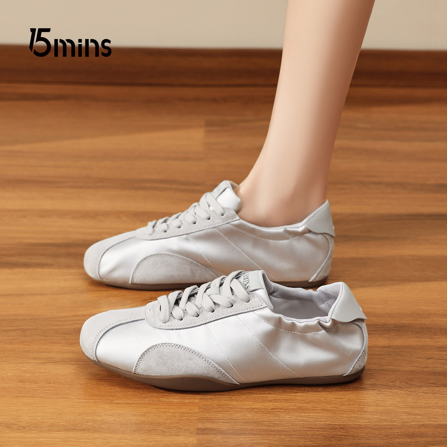 15MINS缎面德训鞋女2026春季新款配裙子通勤风平底百搭休闲运动鞋