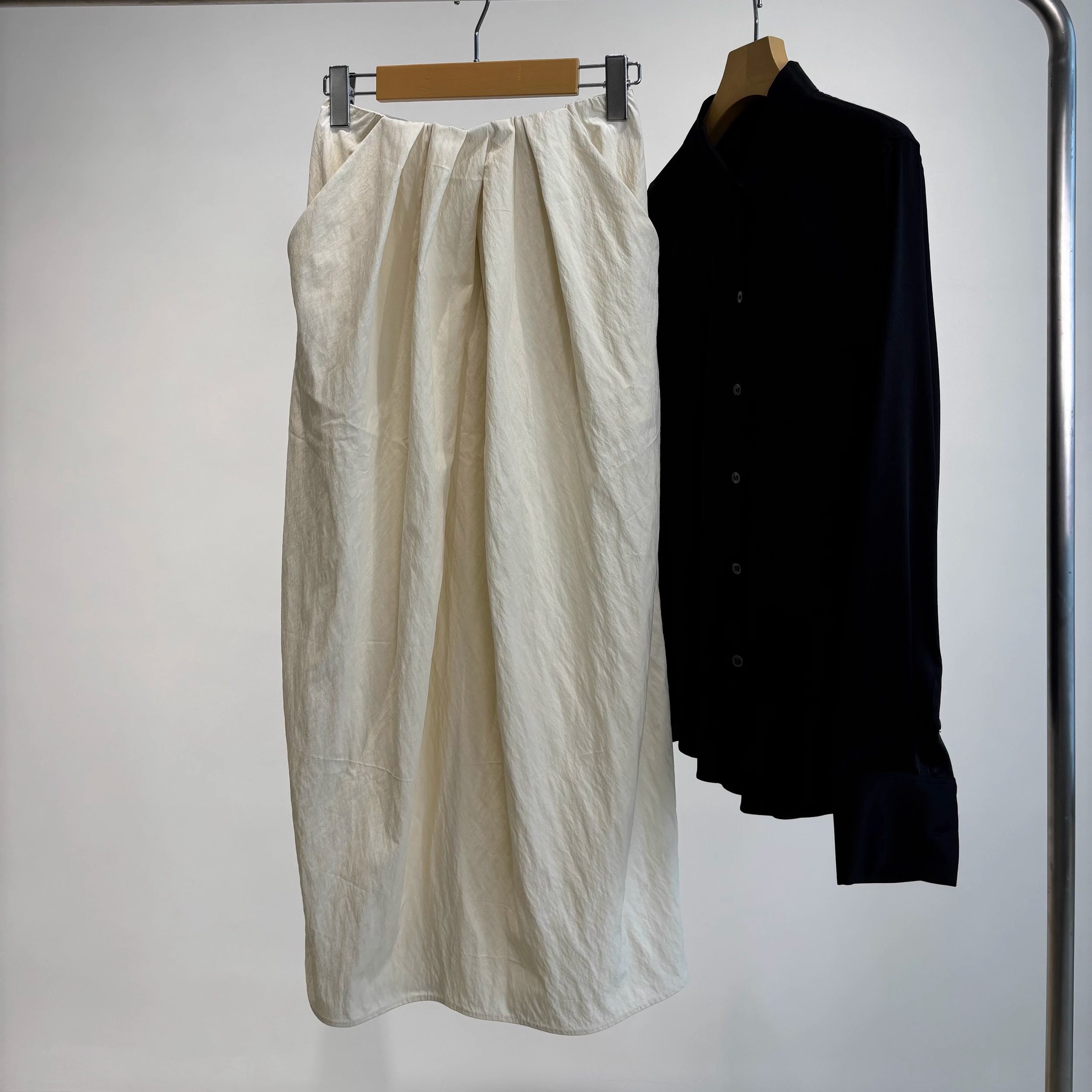 SHEDO肌理感早秋新品净色花苞裙