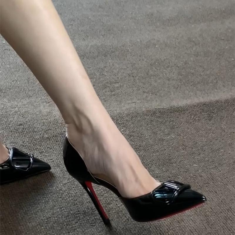 细跟v扣侧空浅口高跟鞋2025新款