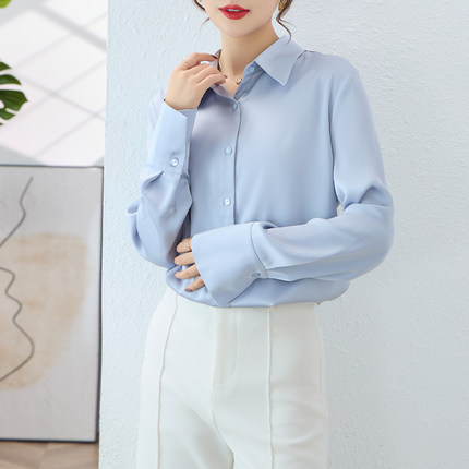 雾霾蓝抗皱免烫醋酸缎面白衬衫女宽松慵懒风垂感大码衬衣叠穿春秋