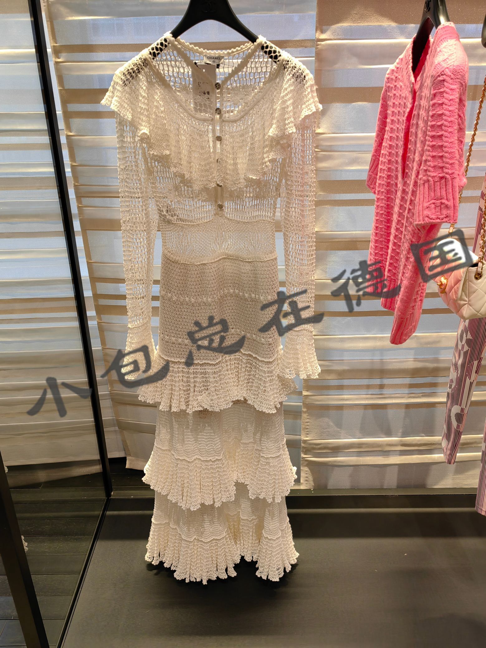 香奈儿23a 荷叶边白色镂空编织连衣裙