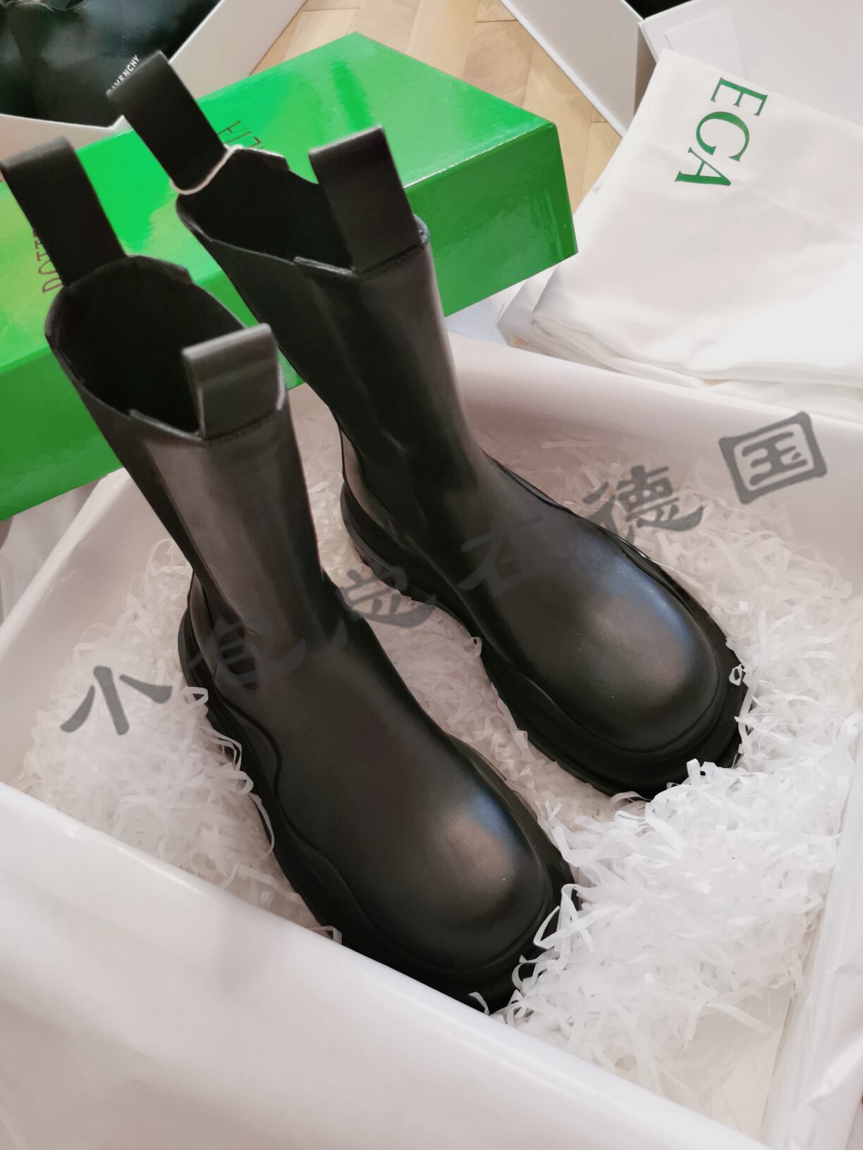 bv 葆蝶家爆款切尔西纯纯黑厚底靴中筒靴时尚马丁靴