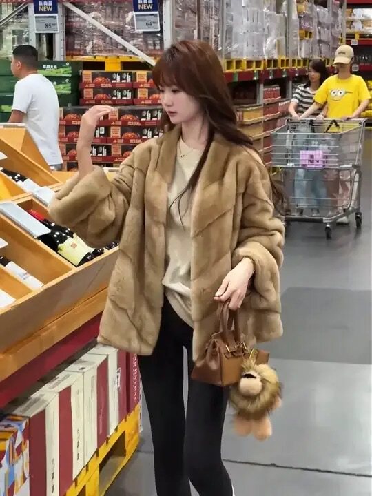 费里落日仿水貂V领挽袖大衣女冬