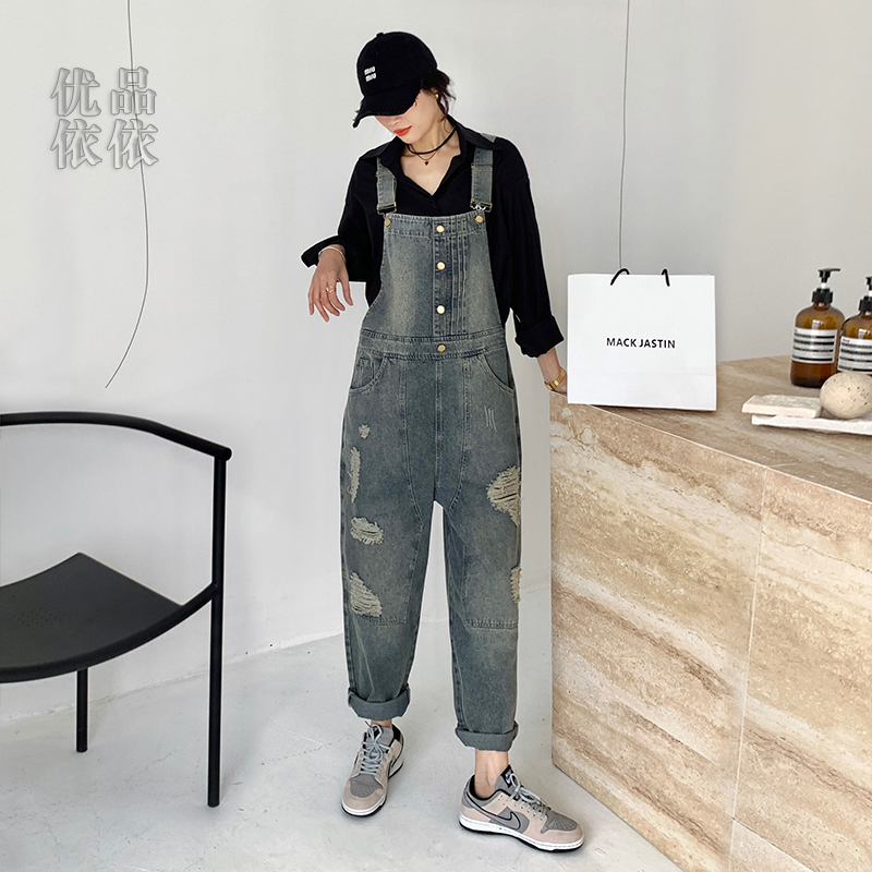 浅蓝色破洞牛仔背带裤女2025春季新款宽松减龄显瘦直筒阔腿长裤子