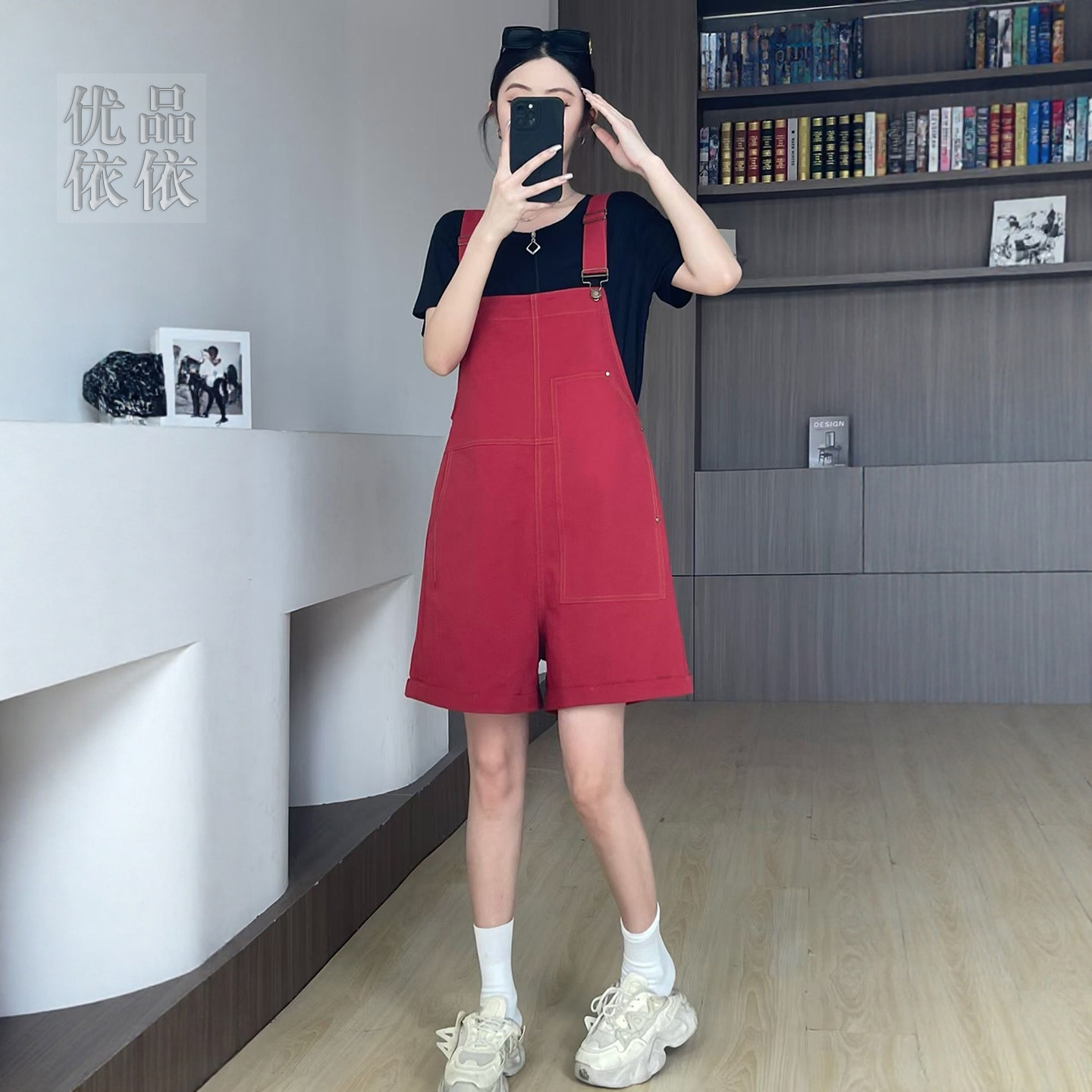 红色工装休闲背带短裤女2026夏季新款宽松显瘦小个子直筒阔腿裤子