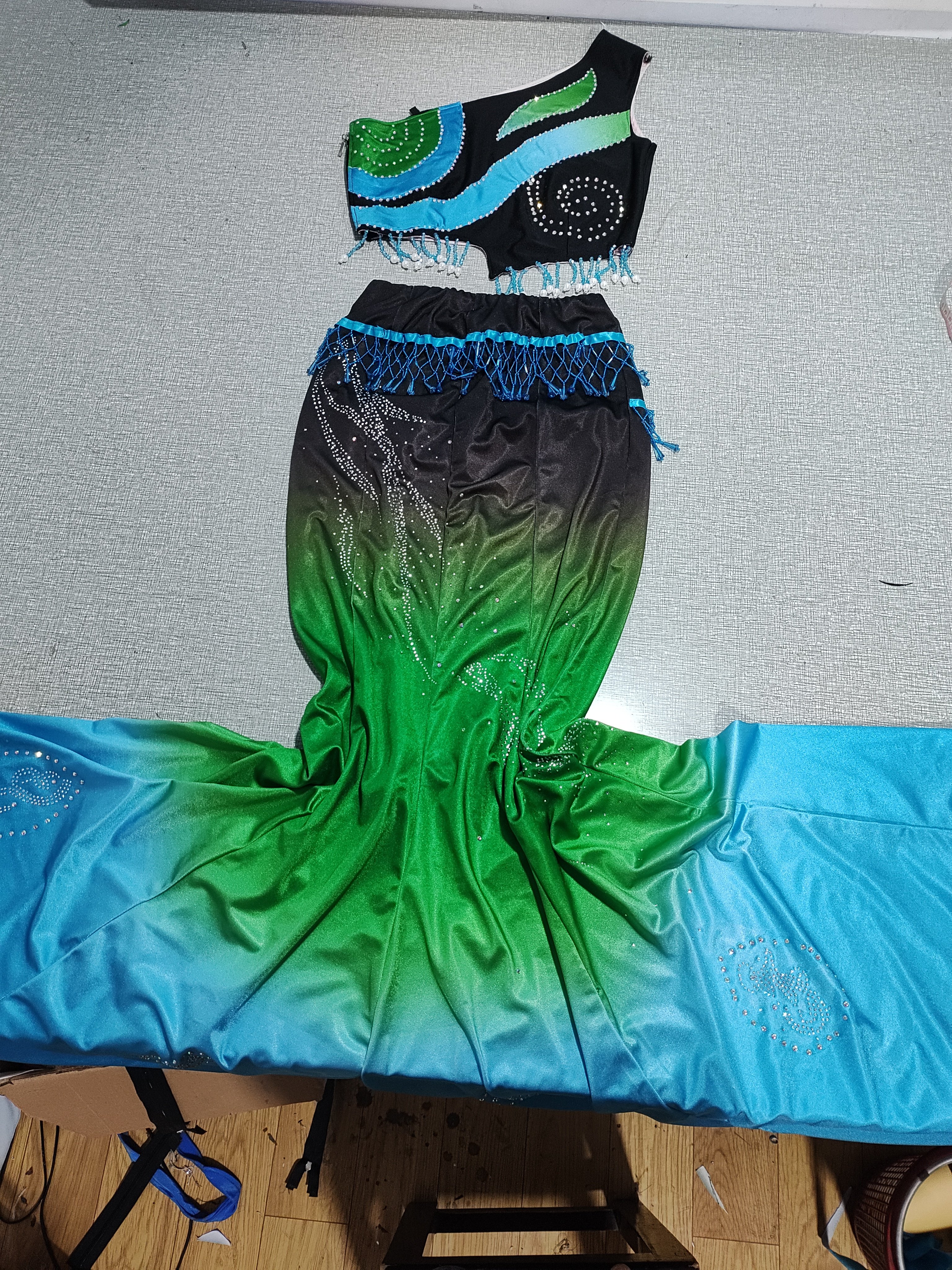 新款傣族舞蹈演出服舞台表演服孔雀舞鱼尾裙艺考服孔雀飞来蹈女