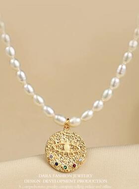 戴拉淡水珍珠天使之眼圆牌项链