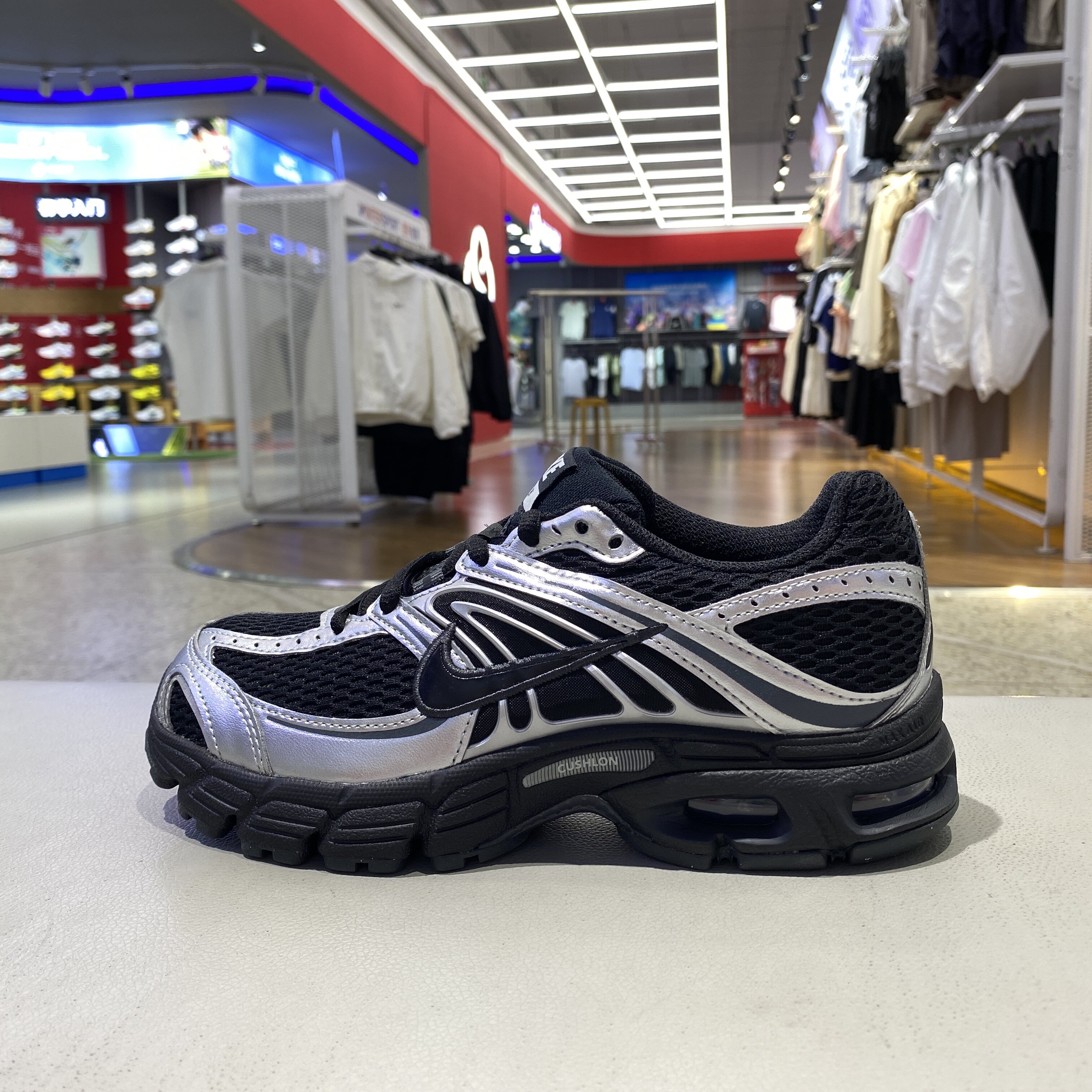 Nike耐克女鞋AIR MAX MOTO 2K银黑色老爹鞋跑步鞋HQ2056-007