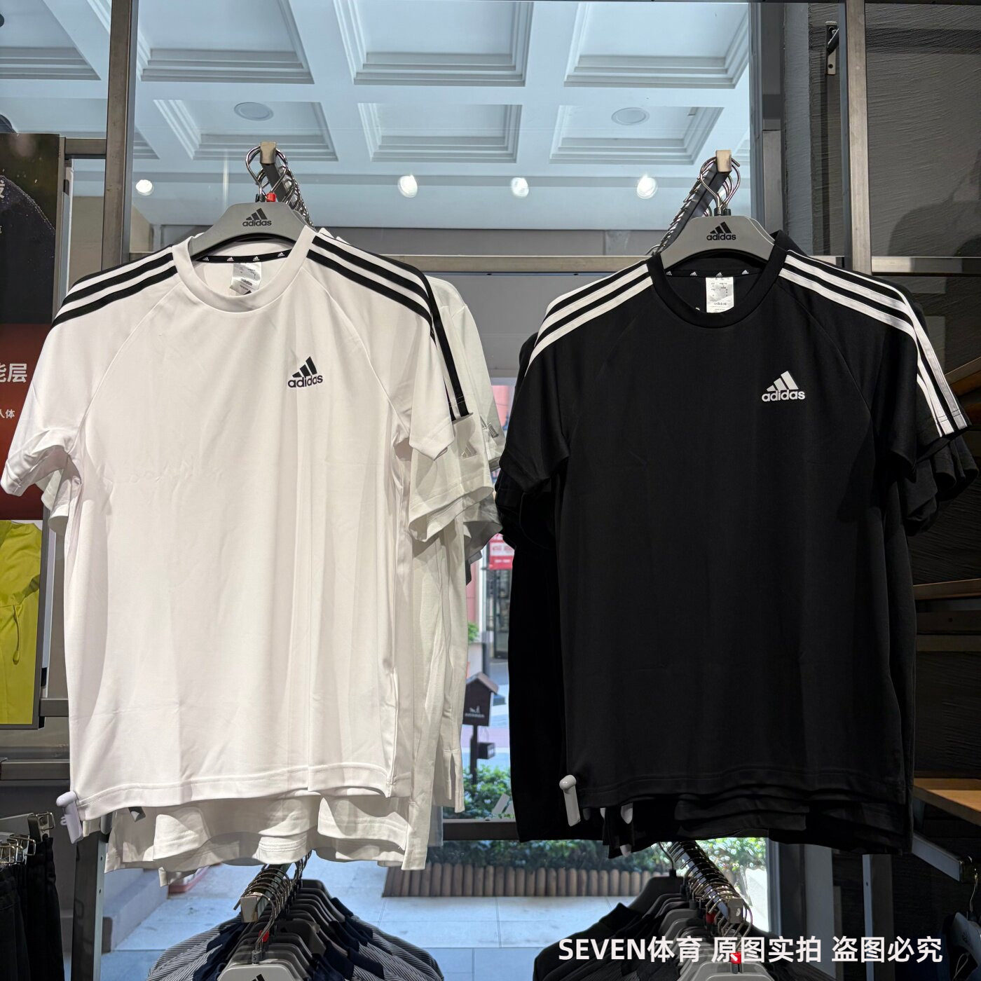 Adidas阿迪达斯男夏季休闲三条纹透气圆领短袖运动速干T恤KU3918