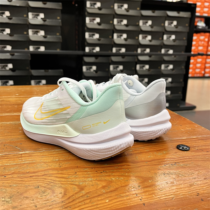 Nike/耐克耐磨缓震跑步鞋女
