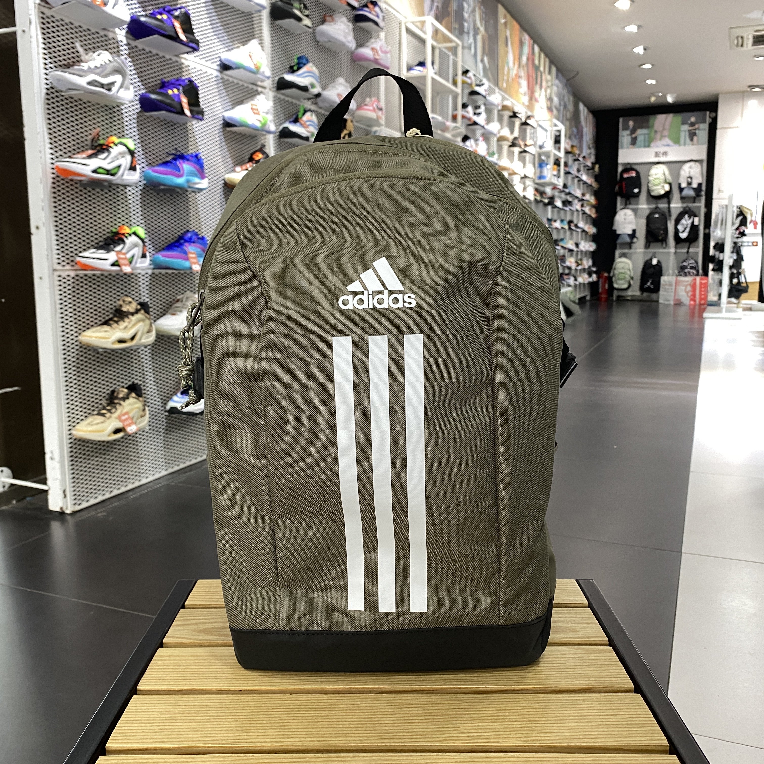 阿迪达斯adidas秋季男女同款大容量通勤电脑包运动双肩背包IX6578