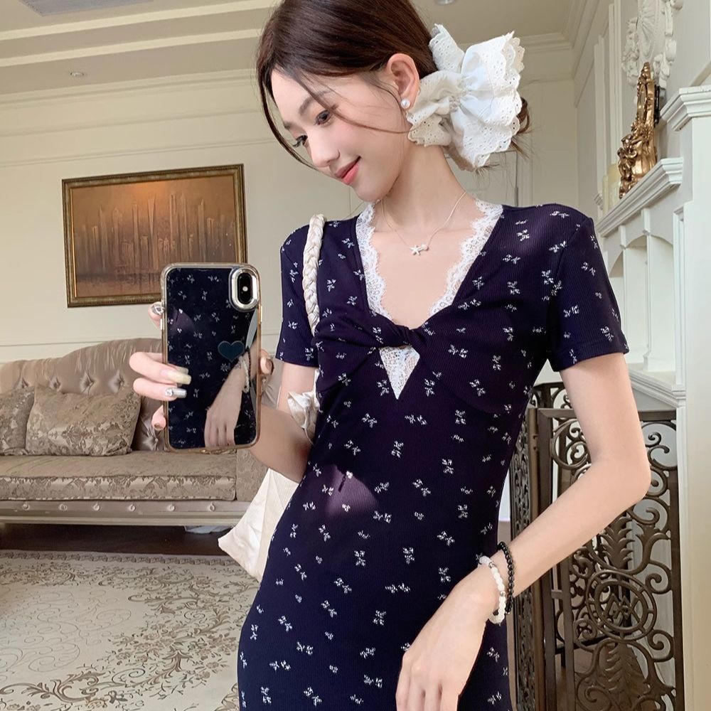 纯欲风扭结镂空短袖连衣裙女夏季法式碎花裙收腰A字裙藏蓝色长裙