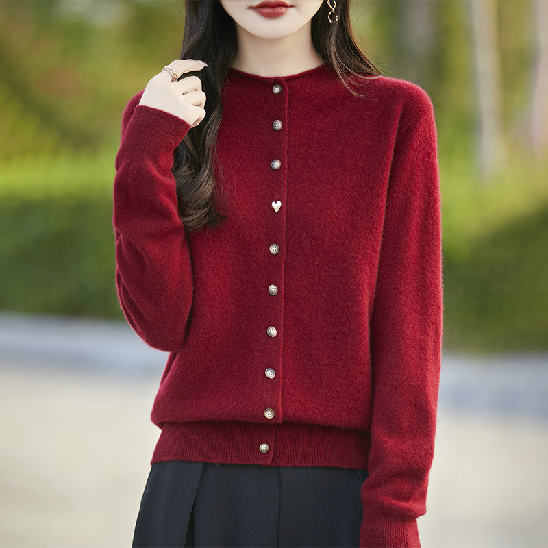 2026春装新款温柔慵懒风爱心纽扣开衫女显瘦针织毛衣外套新年红色,女装/女士精品,毛衣,淘宝优惠券,粉丝福利购,淘宝优惠卷
