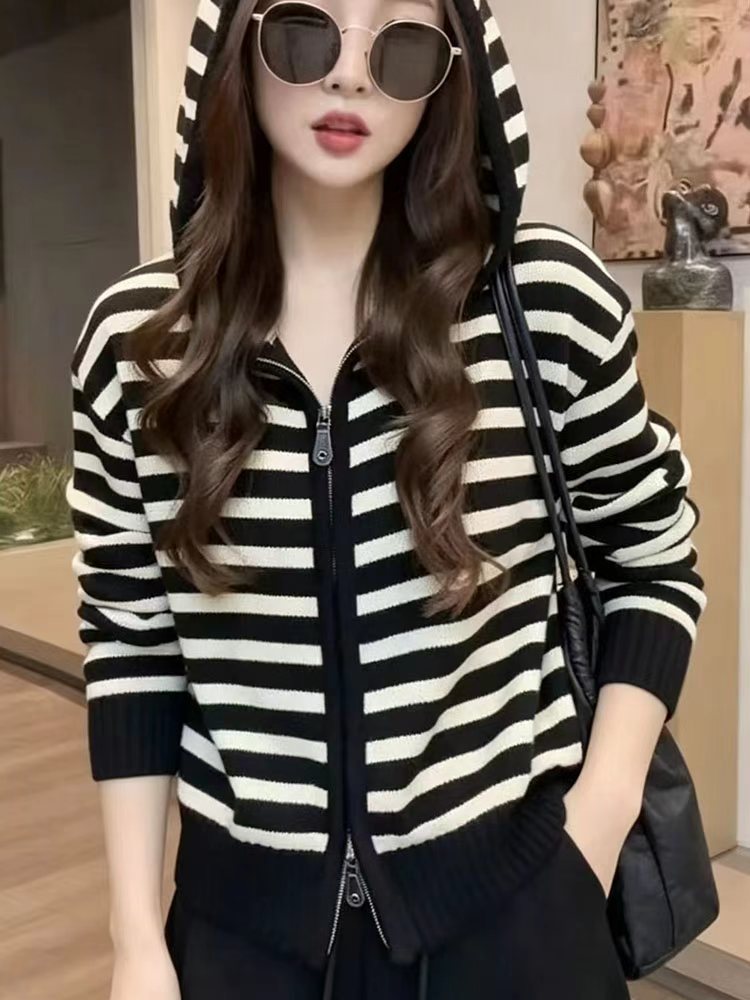 26新款气质连帽衫长袖小个子女高级感显瘦宽松休闲内搭上衣潮条纹