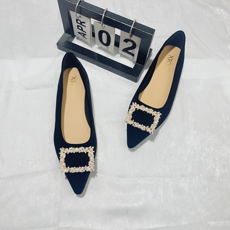 法式气质尖头平底单鞋女2026春秋新款水钻软底黑色职业大码工作鞋