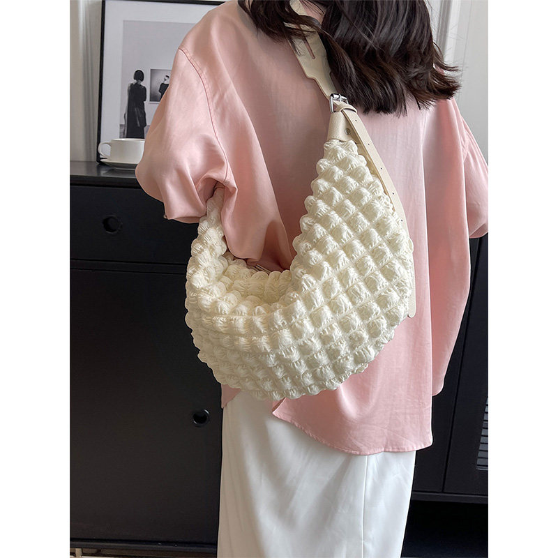 大容量泡芙饺子包女2023大容量斜挎包新款腋下包布包包休闲单肩包,箱包皮具/热销女包/男包,通用款女包,淘宝优惠券,粉丝福利购,淘宝优惠卷