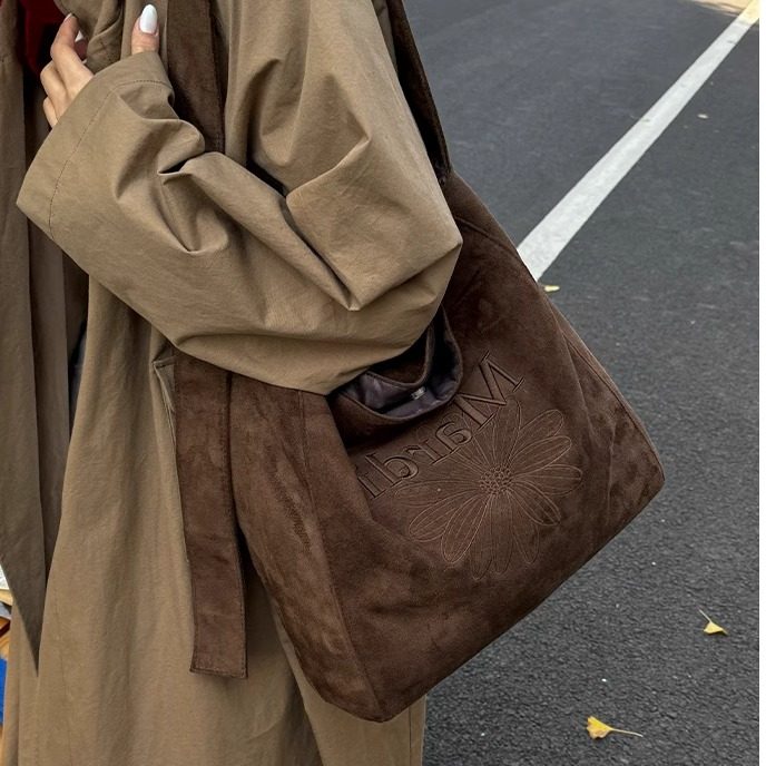 复古麂皮托特包女2025秋冬新款大容量字母刺绣花朵通勤单肩斜挎包