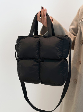 2024新款包包女小众简约充棉方块包百搭通勤托特包柔软斜挎棉服包