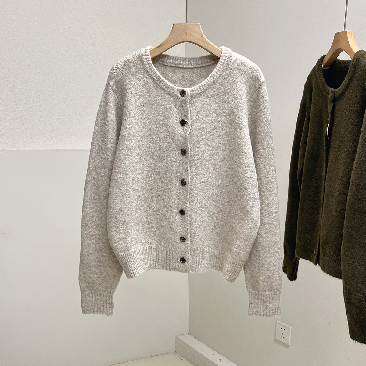 奶fufu羊毛软糯单排扣针织衫女秋冬宽松显瘦百搭开衫毛衣外套上衣