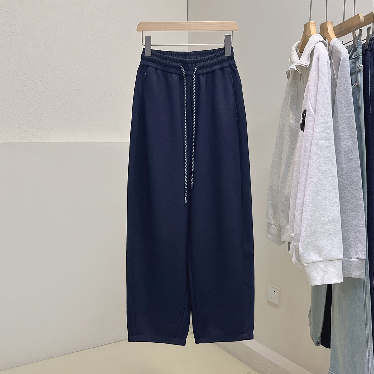 醋酸羊毛垂感显瘦磨毛加厚弯刀裤女秋宽松直筒松紧高腰休闲阔腿裤