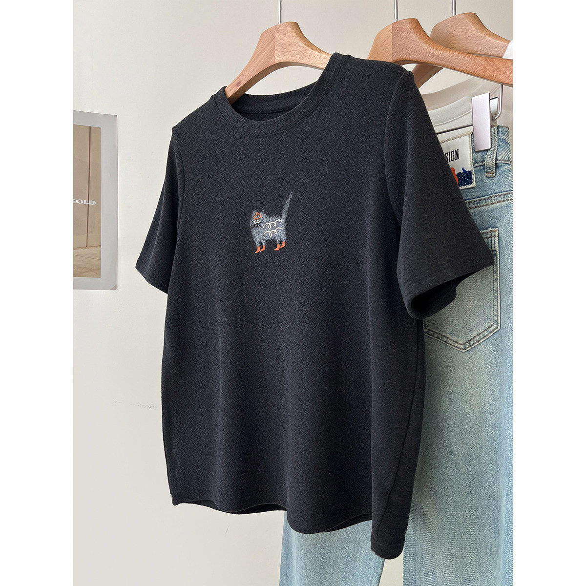 磨毛加厚猫咪刺绣抓绒短袖T恤女早春新款宽松显瘦正肩打底衫上衣