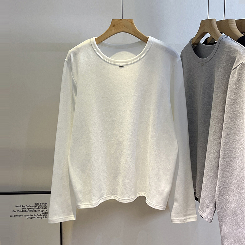 磨毛领口金属标设计长袖打底衫女秋冬简约基础款内搭圆领T恤上衣