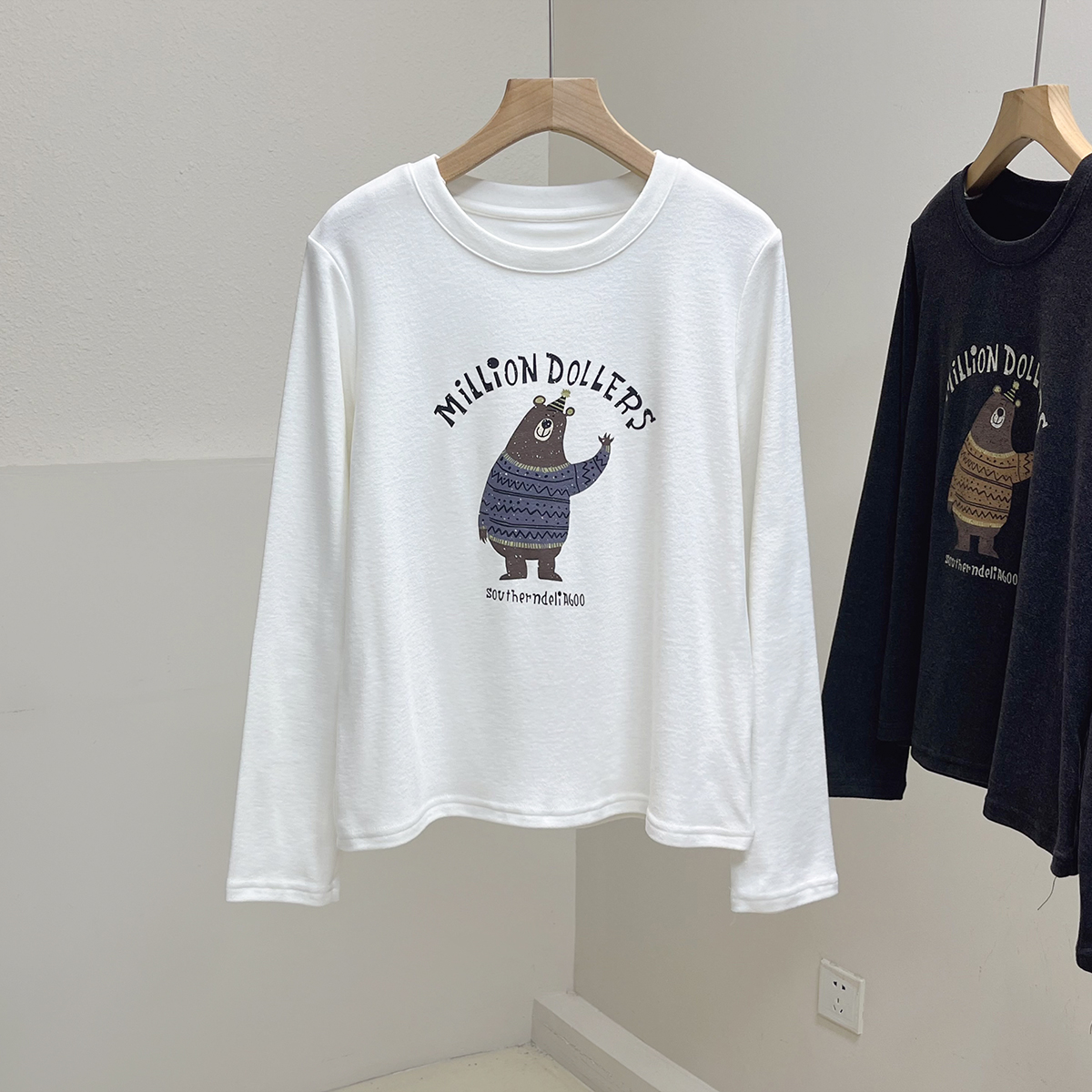 双面德绒磨毛加厚保暖小熊印花长袖T恤女秋冬圆领减龄打底衫上衣