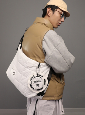 MACKAR城市出行通勤包男大容量电脑包骑行邮差包大学生单肩斜挎包