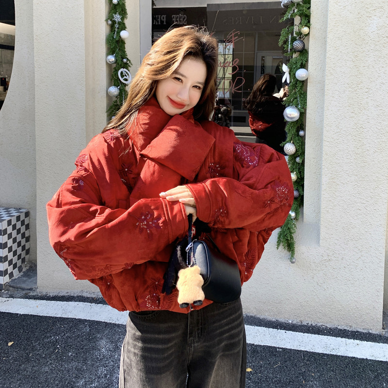 红色新中式国风刺绣花棉服女短款围巾领冬新款高级感小棉袄子外套