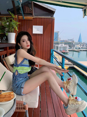 送运费险镂空露腰背心上衣多巴胺