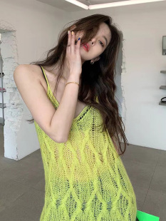 针织镂空连衣裙女早秋别致绿色辣妹海边度假裙子夏季沙滩吊带裙薄