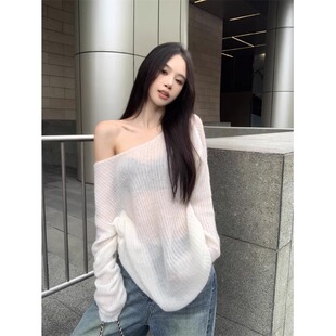 韩系慵懒风蓝色斜领露肩针织衫女秋季薄款宽松套头毛衣早秋上衣